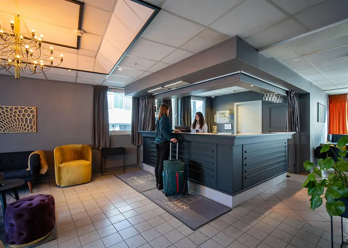 Enter Amalie Hotel