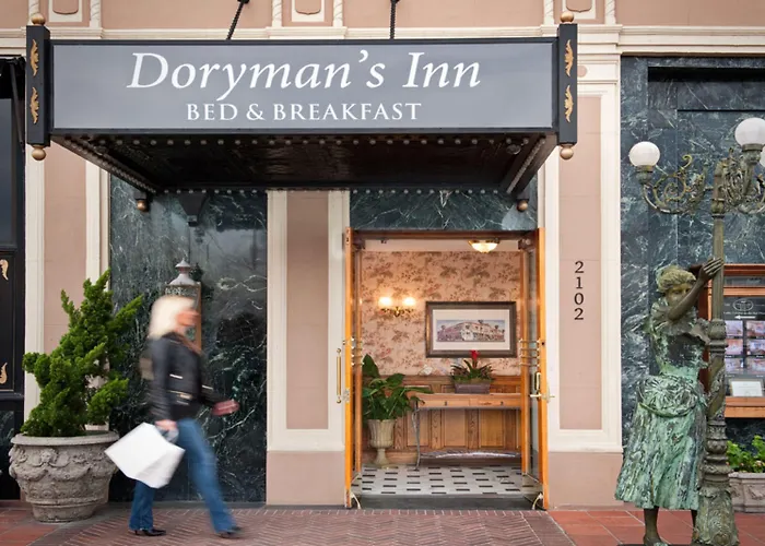 Doryman'S Oceanfront Inn