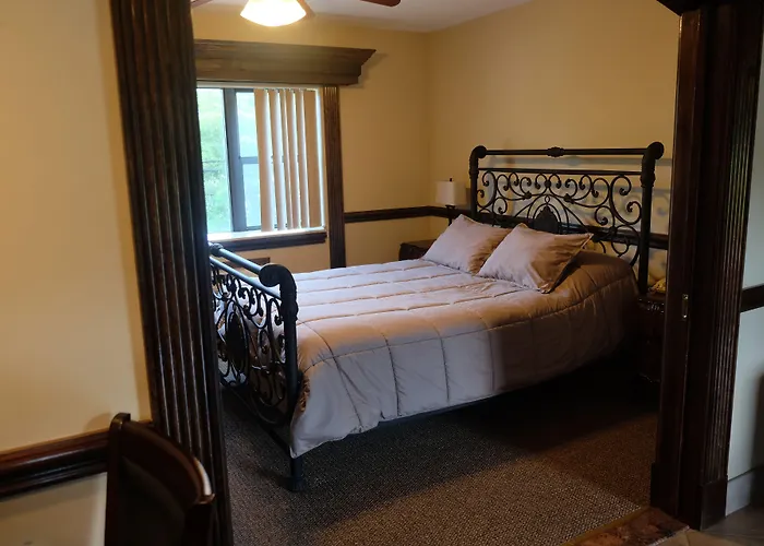 Chalet Inn & Suites