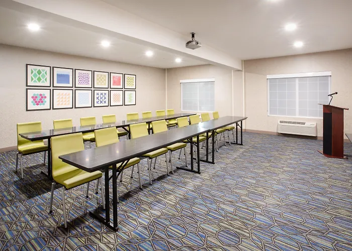 Holiday Inn Express & Suites Lincoln City By Ihg