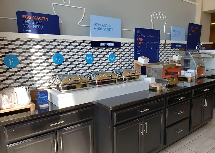 Holiday Inn Express & Suites Marion Northeast By Ihg