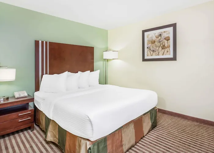Ramada By Wyndham Carlyle