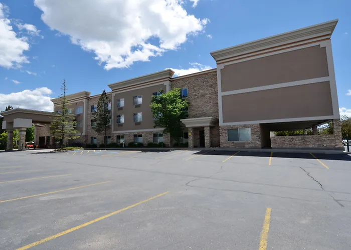 Wood River Inn & Suite