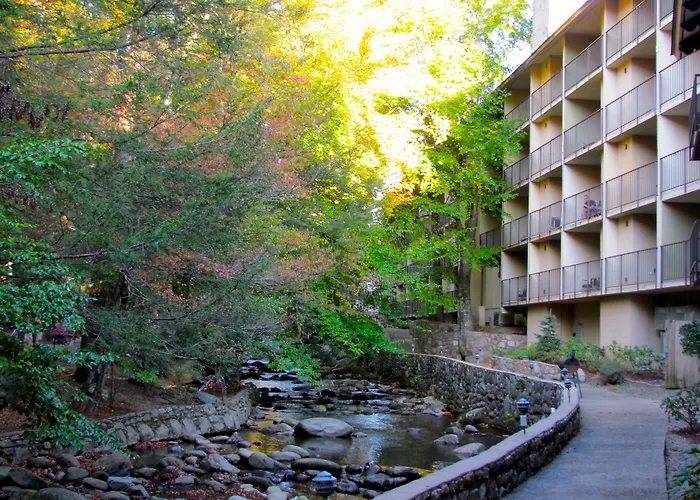 Brookside Lodge - Gatlinburg - On The River