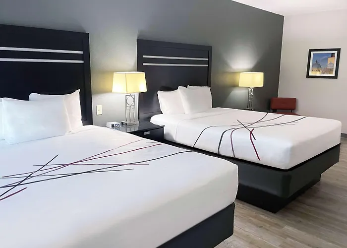 La Quinta Inn & Suites By Wyndham Tulsa Midtown