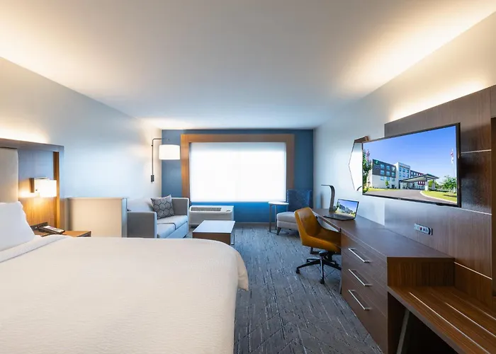Holiday Inn Express & Suites Greenwood Mall By Ihg