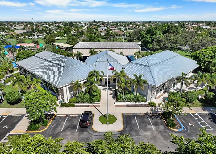 Peaceful Condo With Pool And Steps To South Beach