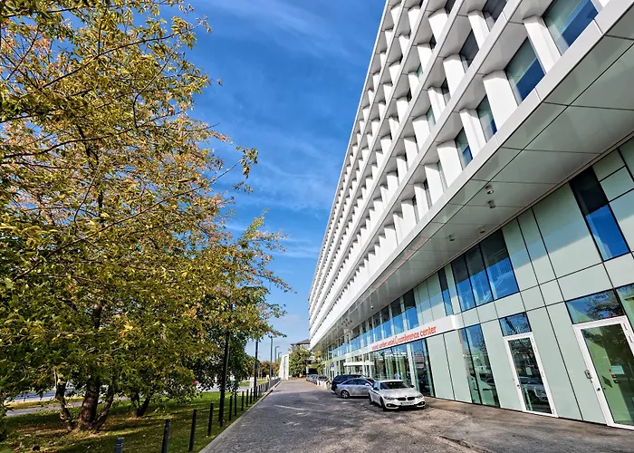 Sound Garden Hotel Airport