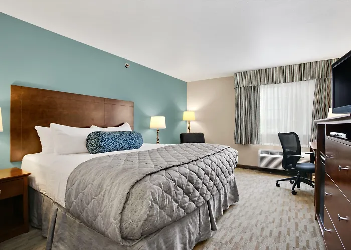 Baymont By Wyndham Minot