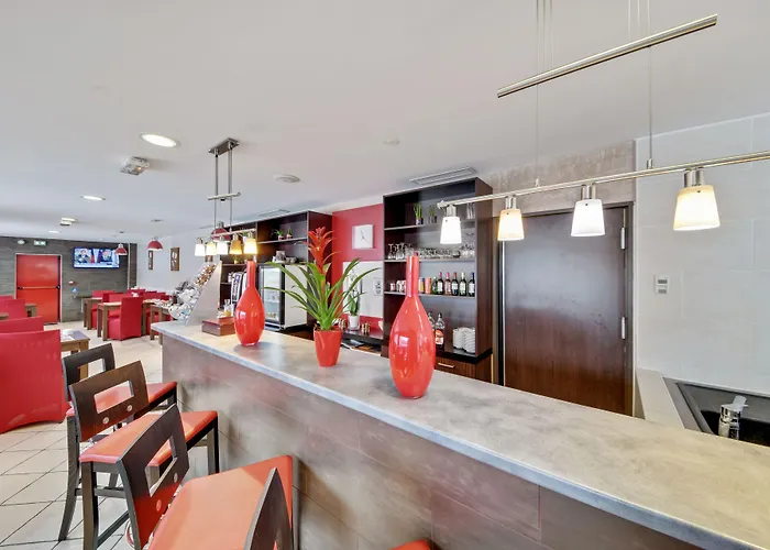Hotel Paris Pacific: Metro-Adjacent Lodging Near Orly Airport