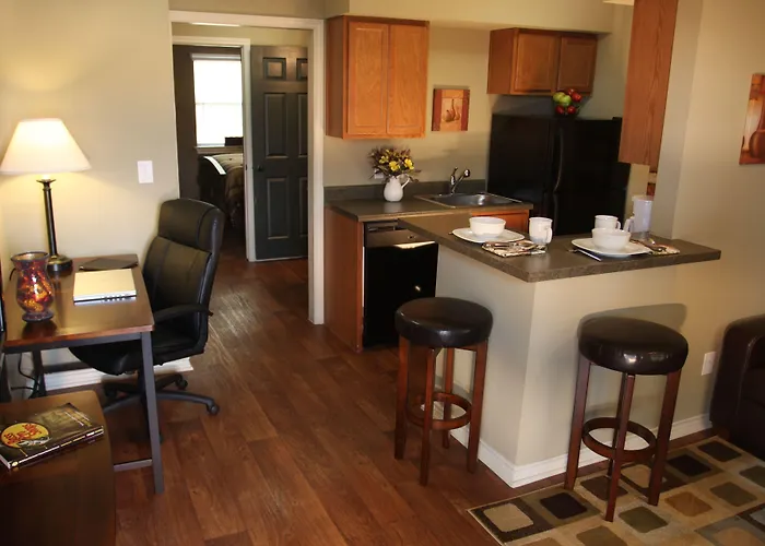 Eagle'S Den Suites Cotulla A Travelodge By Wyndham