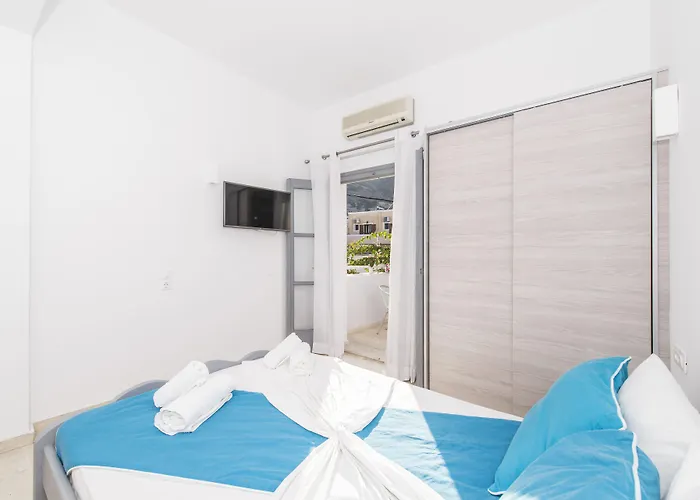 Blue Waves Suites & Apartments