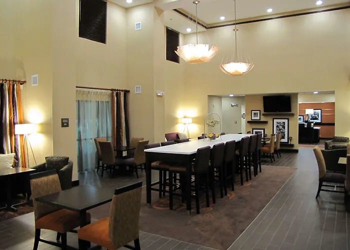 Hampton Inn & Suites Jamestown