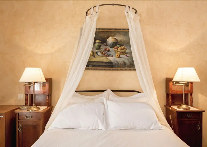 Nafsimedon Hotel