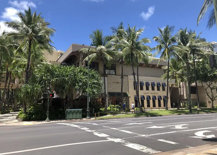 Tropical Studios at Marine Surf Waikiki - FREE PARKING - BEST LOCATION - FULL KITCHEN - SWIMMING POOL