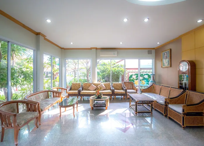 Martina Hotel Surin