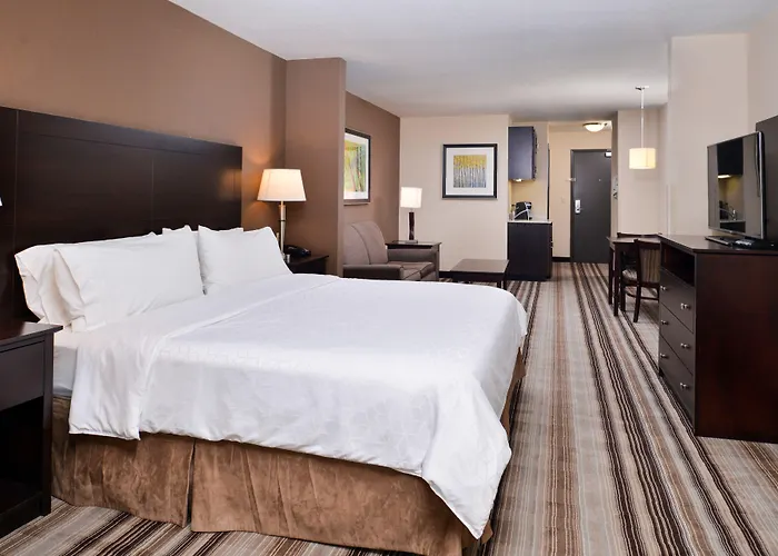 Holiday Inn Express & Suites Emporia Northwest By Ihg