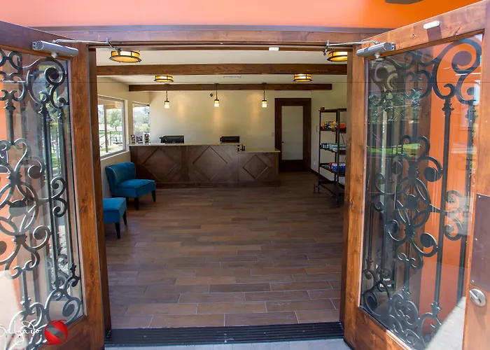 Carlton Oaks Lodge, An Ascend Collection Hotel