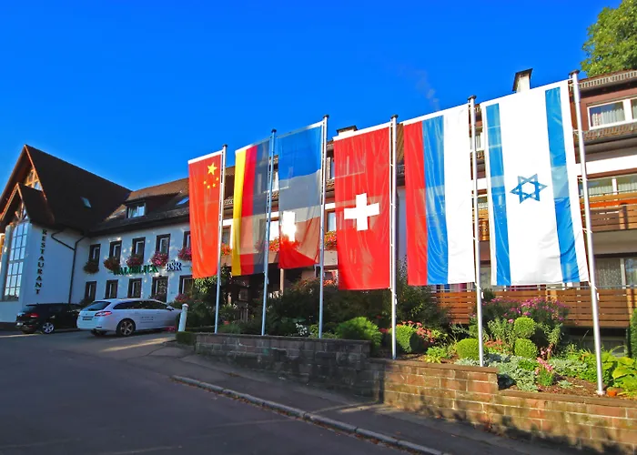 Hotel Waldblick BSR Garten mit Pavillons im Schwarzwald, ideal für Paare, Familien, Hunde