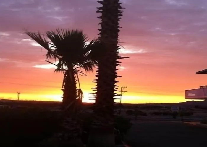 Hilltop Inn & Suites