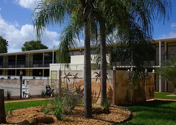 At Home Inn - Fort Pierce