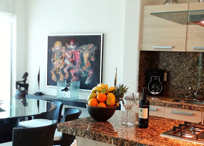 Luxurious & Central Condo In Playa Steps From The Beach