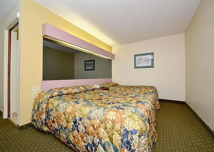 Travelers Inn