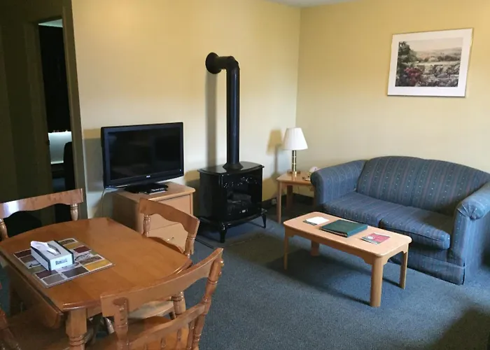Shallow Bay Motel & Cabins Conference Centre