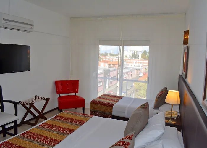 De La Plaza Hotel