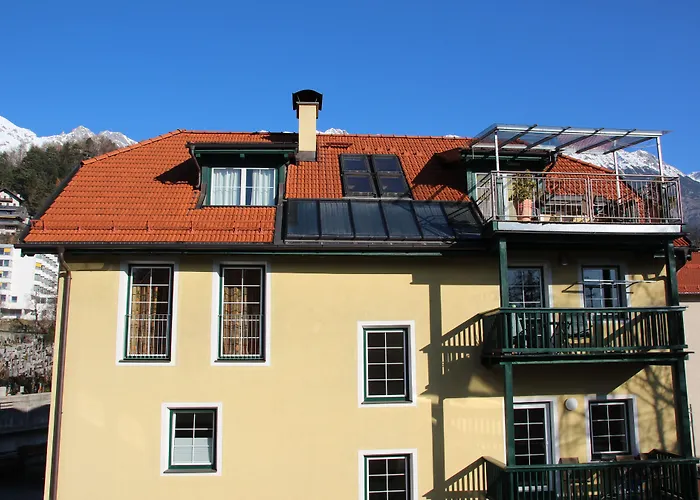Riedz Apartments Innsbruck- Zentrales Apartmenthaus mit grüner Oase