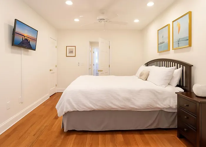 Spacious Oceanview Villa Elegant Coastal Escape, Sleeps 22