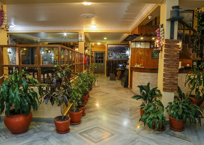 Hotel Silver Oaks Inn