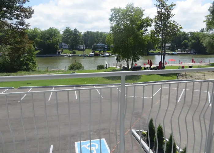 Wasaga Riverdocks Hotel Suites