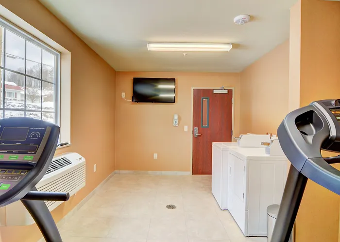Cobblestone Hotel & Suites - Punxsutawney