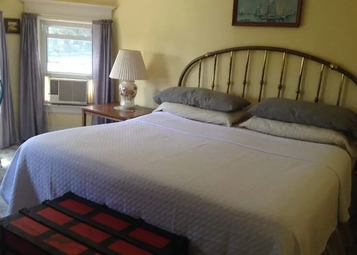 Harbor House Bed And Breakfast