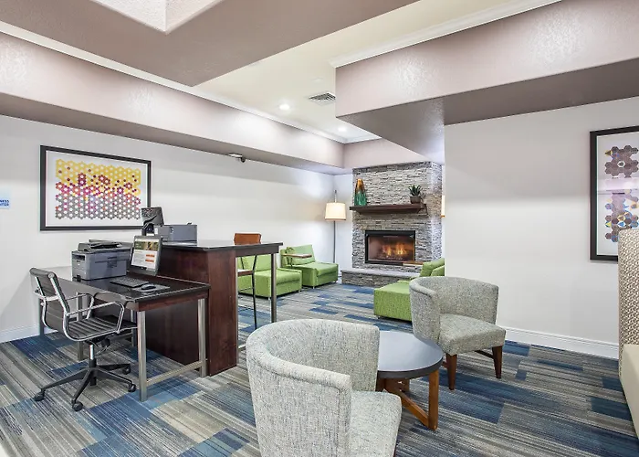 Holiday Inn Express Hotel & Suites Glasgow By Ihg