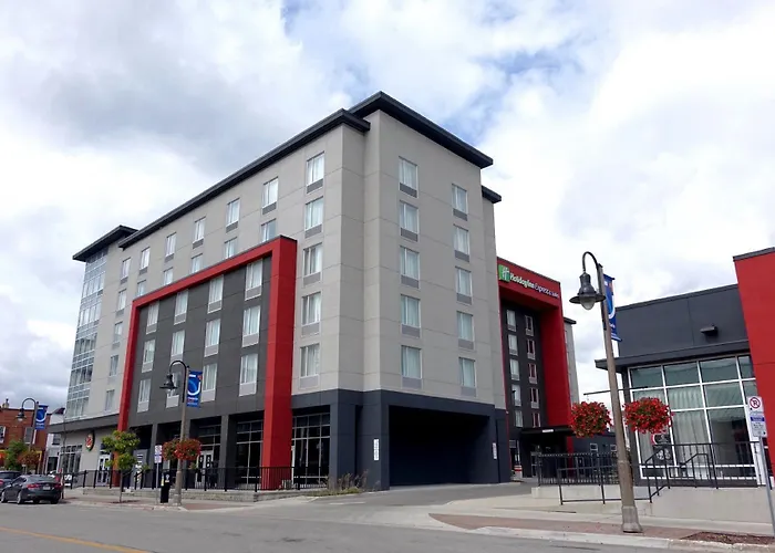Holiday Inn Express & Suites Oshawa Downtown - Toronto Area By Ihg