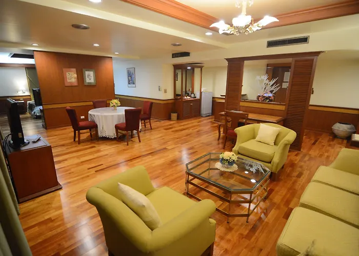 Charoen Hotel