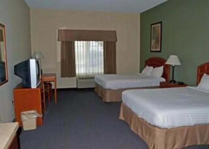 Paola Inn And Suites