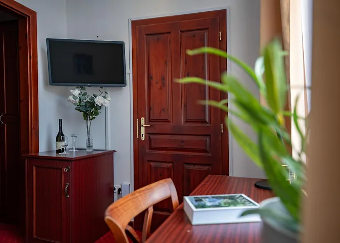 Madi Kuria Hotel Es Rendezvenykoezpont