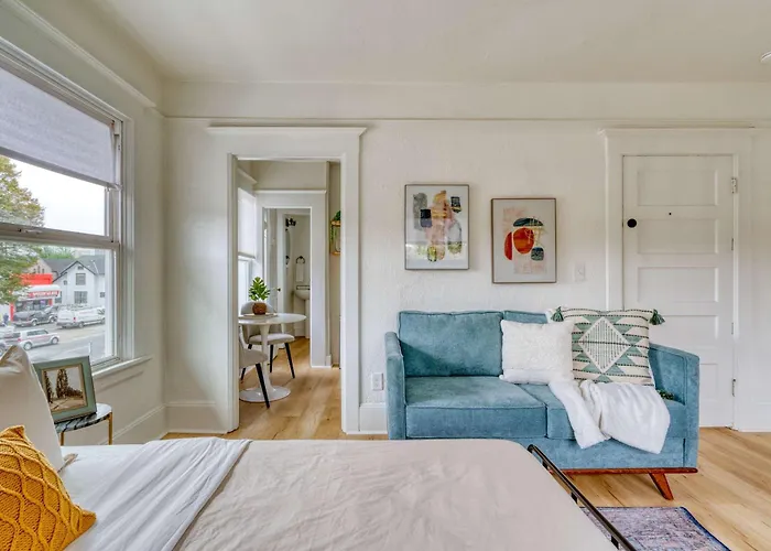 Stay Portland - The Bohemian Bungalow On Broadway - 94 Walkscore