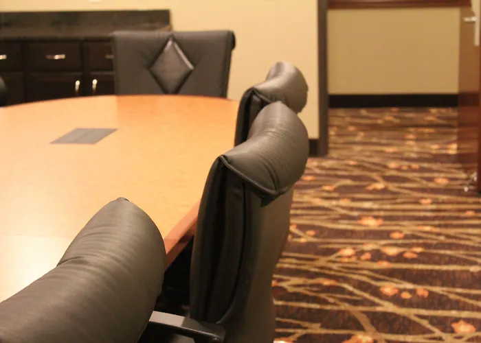 Roosevelt Inn & Suites