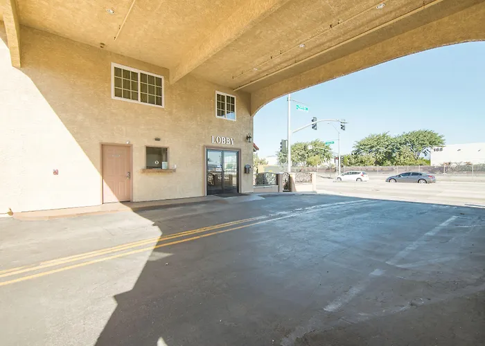 Industry Inn & Suites