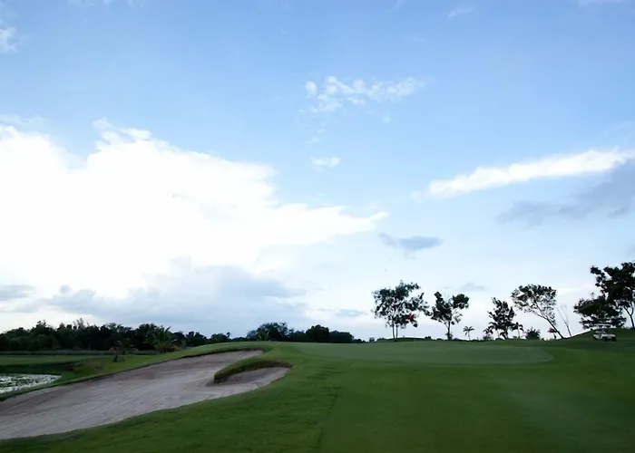 Uniland Golf & Resort