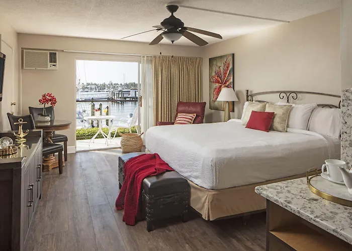 Cove Inn On Naples Bay