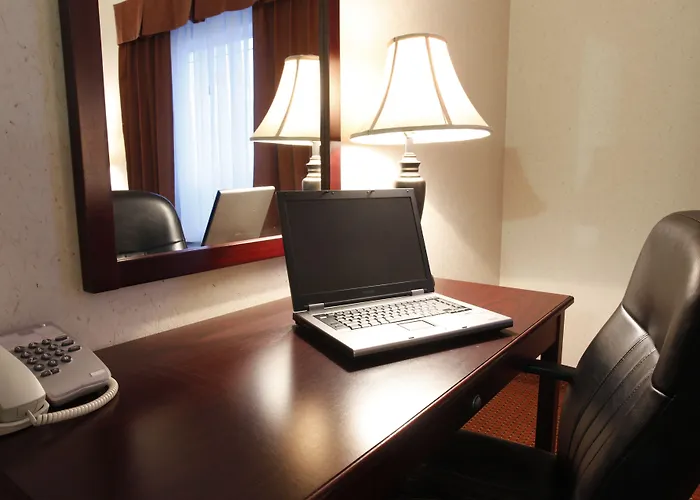 Pomeroy Inn And Suites Vermilion