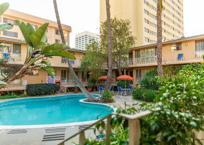 Cal Mar Hotel Suites
