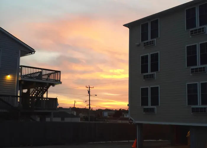 Misquamicut Beach Front Inn
