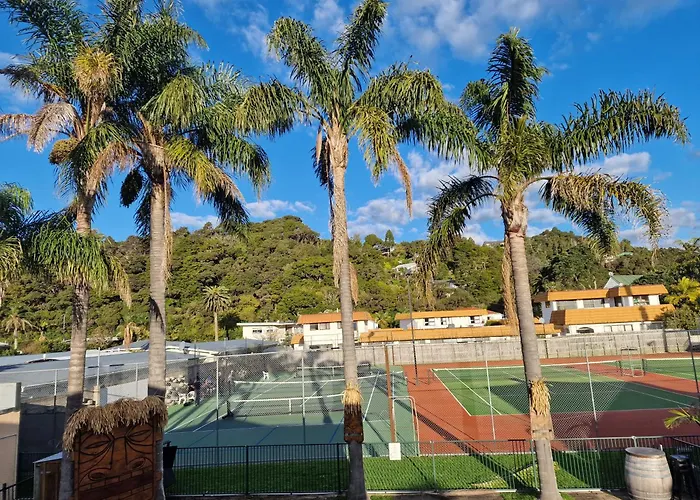 Palm Tree Apartments & Backpackers