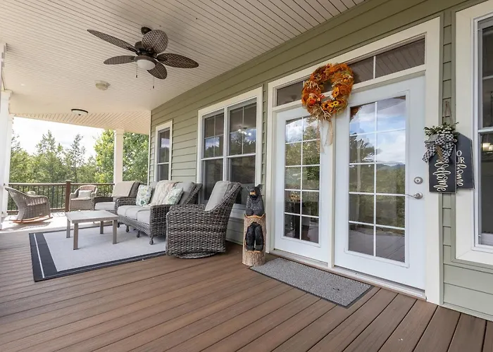 The Retreat At Paradise Hills 6Br Lake Front Dock Game Room